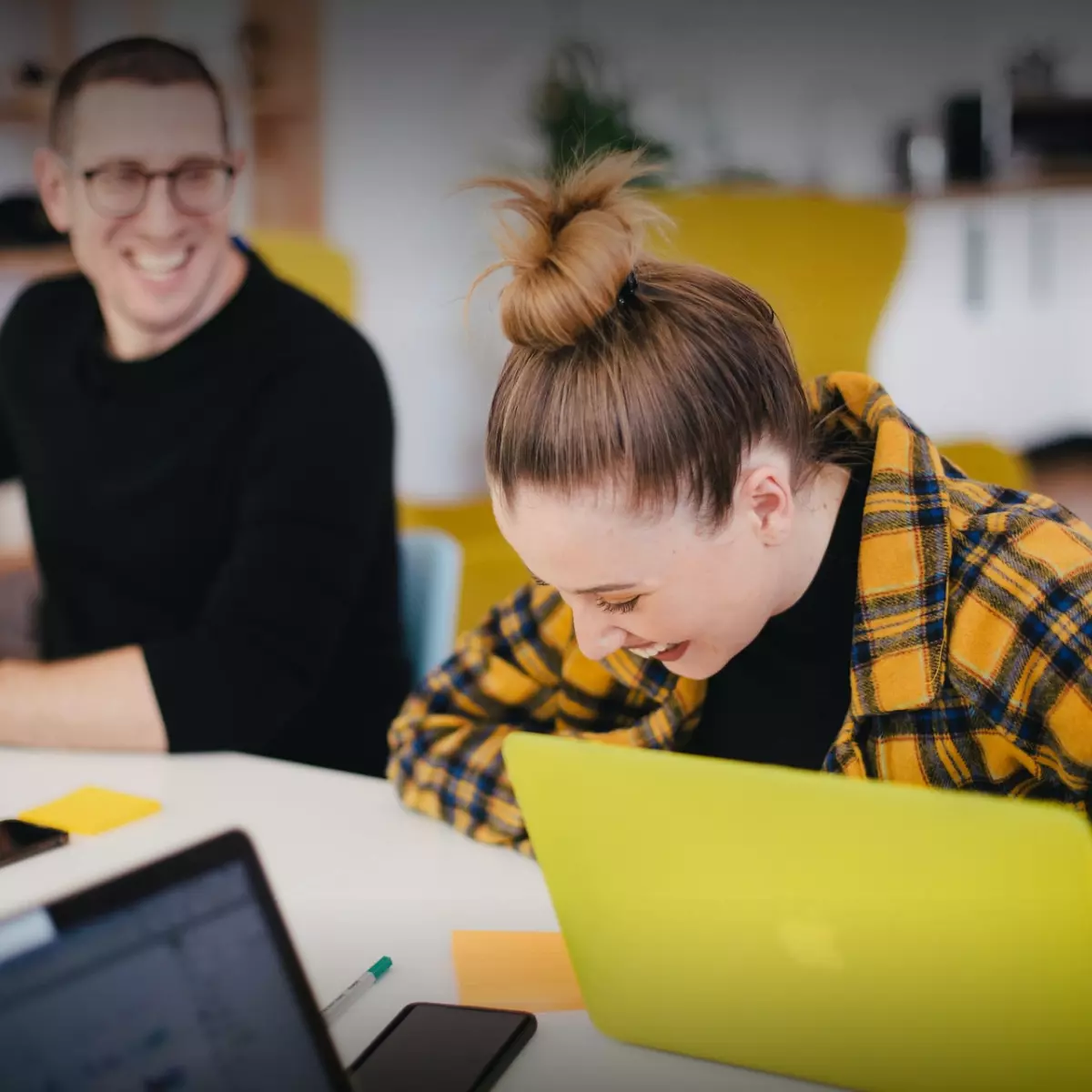 Photo de l'article savoir-faire, savoir être & soft skils. Un article fait par les expertes en recrutement du cabinet de recrutement Rheso.Tech.